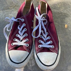 Burgundy Converse low tops Sz 8